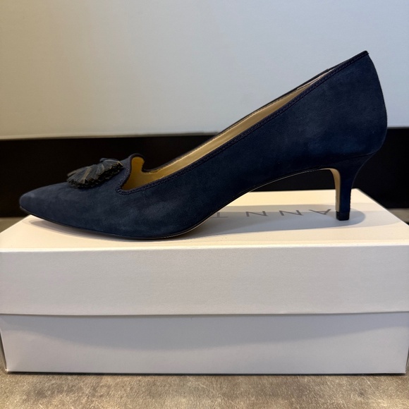 Ann Taylor Navy Suede Kitten Heel NWT - Picture 2 of 6